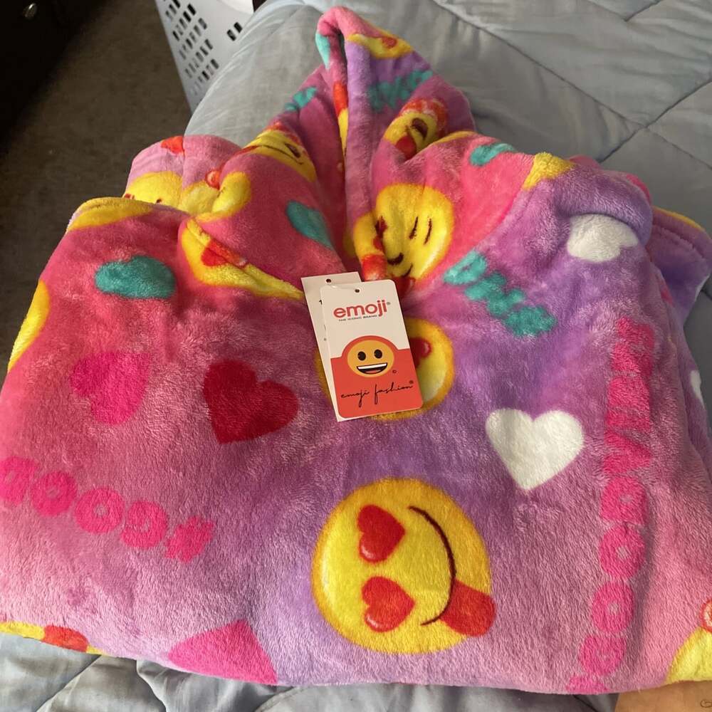Emoji Girls Hoodie / Size 4-10 / Pink